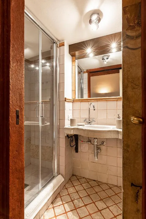Cozy House In Naviglio Grande - Homy Apartments Milan Italy